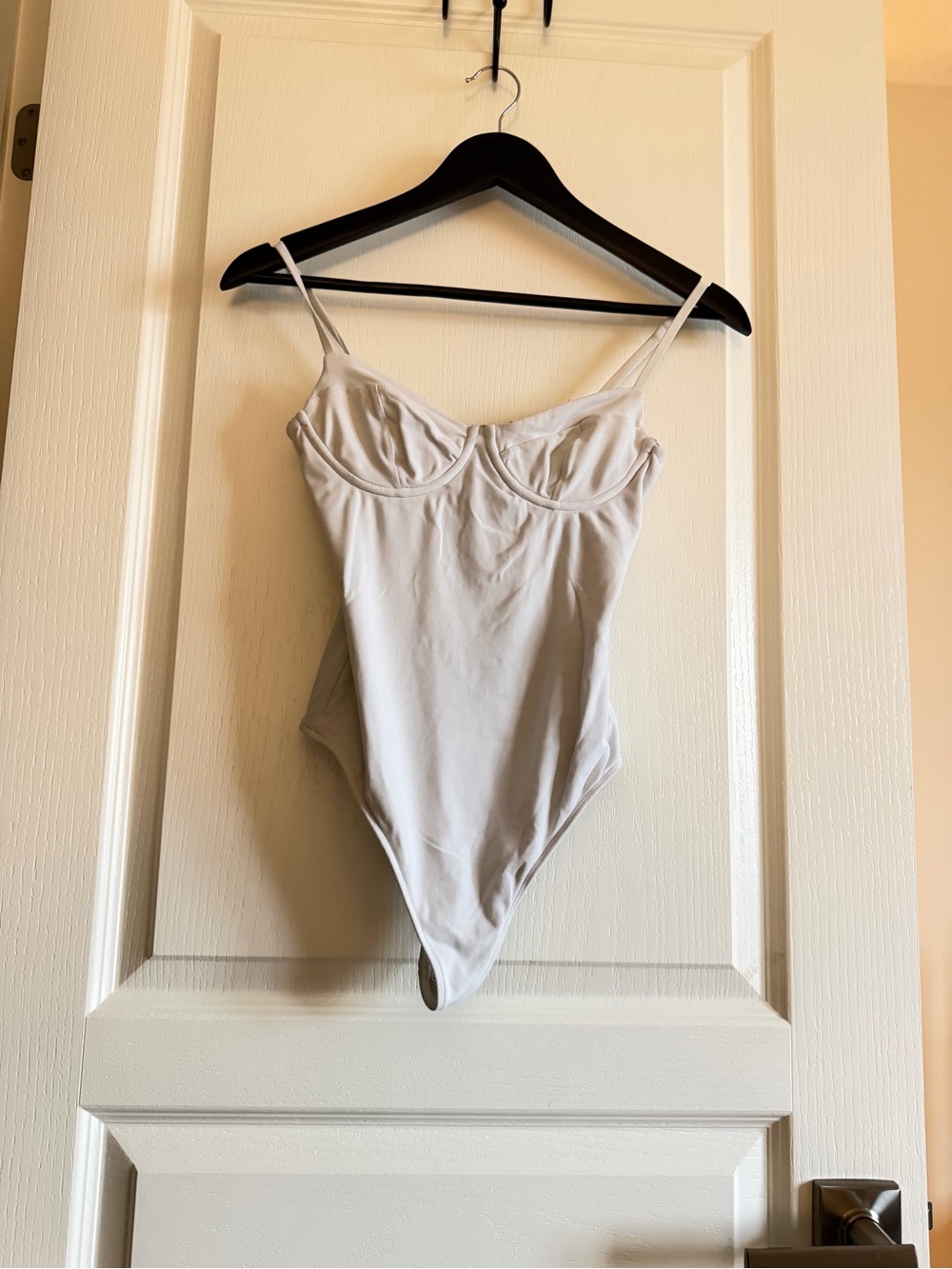 Babaton White Underwire Scoop Bodysuit